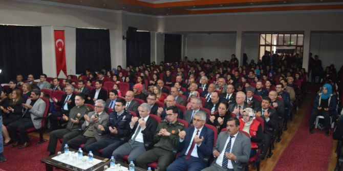 Öğrencilerden Mehmet Akif Ersoy Anısına Özel Program