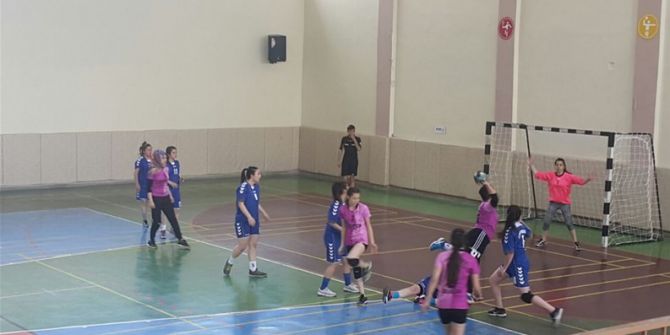 Deplasmanlı Hentbol Müsabakaları Yapıldı