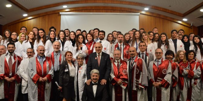 Tıp Bayramı’nda İlk Kez Beyaz Önlüklerini Giydiler