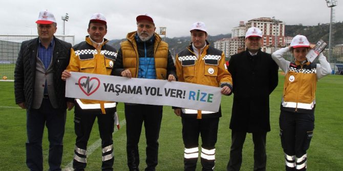 Çaykur Rizesporlu Futbolculardan "Yaşama Yol Ver" Kampanyasına Destek