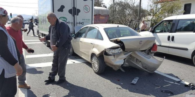 Milas’ta Kırmızı Işıkta Zincirleme Kaza