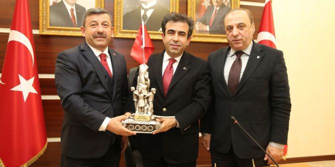 Darıca Protokolü, Vali Güzeloğlu’nu Ziyaret Etti
