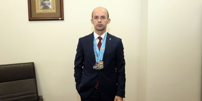 Valilik Protokol Müdürü Atletizmde Altın Madalya Kazandı