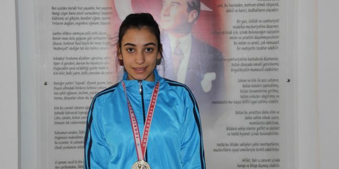 9. Sınıf Öğrencisi Avrupa Boks Şampiyonasında Türkiye’yi Temsil Edecek