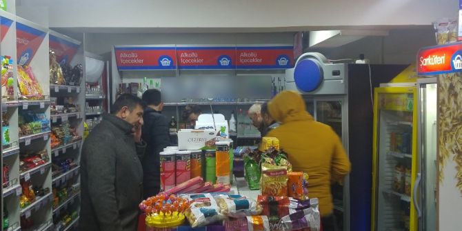 Hırsızlık Amacıyla Girdiği Markette Kadına Saldırıp Hastanelik Etti