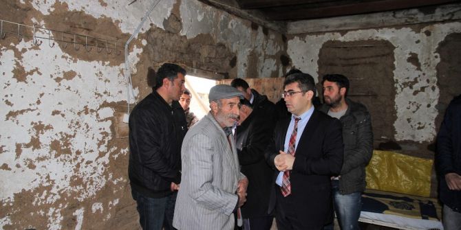 Kaymakam Çetin’den Barakada Yaşayan Kadına Yardım Eli