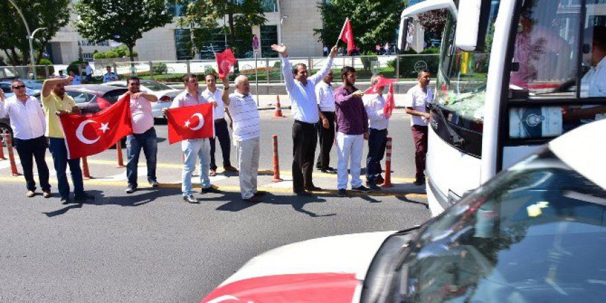 Ankara’da Servis Şoförlerinden Konvoylu Darbe Protestosu