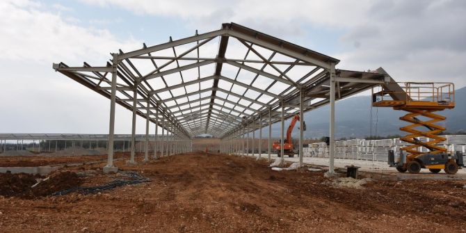 Kiraz Üreticisi Sokak Arasından Kurtuluyor