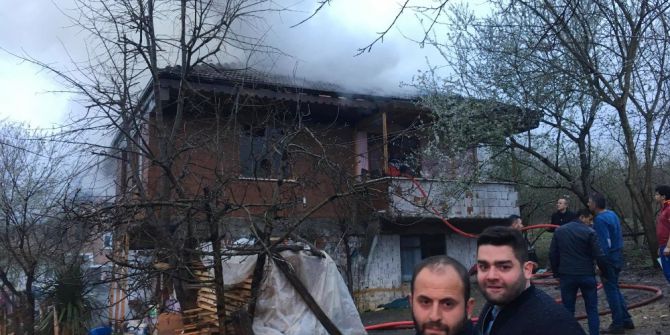 Evin Çatısı Alev Alev Yandı