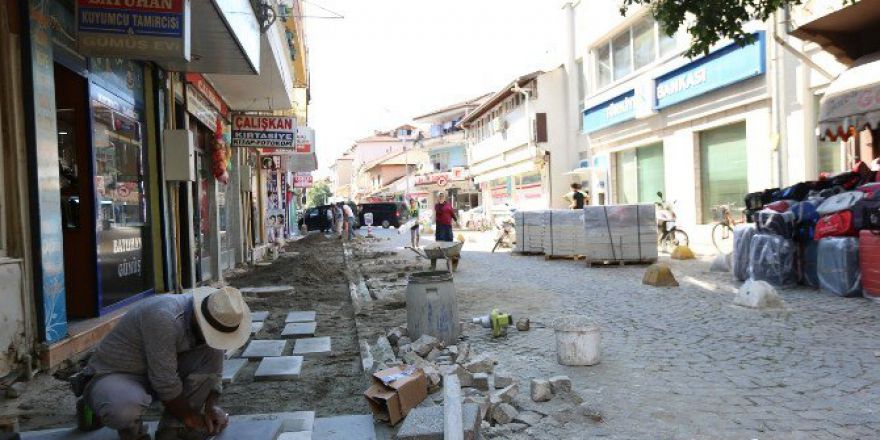 Sapanca Çarşıda Çalışmalar Tamamlanıyor