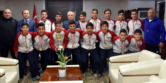 Şampiyonlar Sevincini Başkan Kayda İle Paylaştı