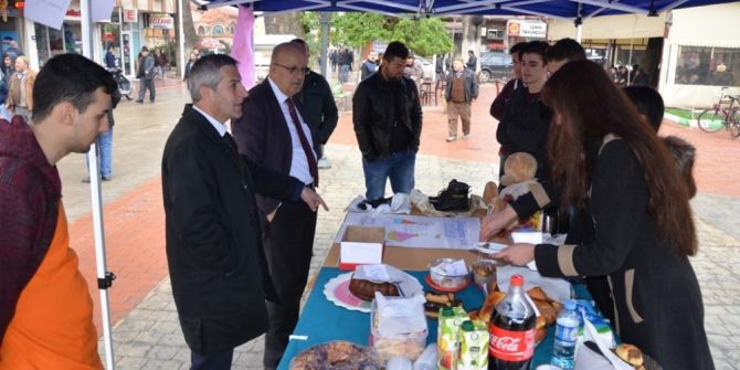 Öğrencilerden Haliler İlkokuluna Destek