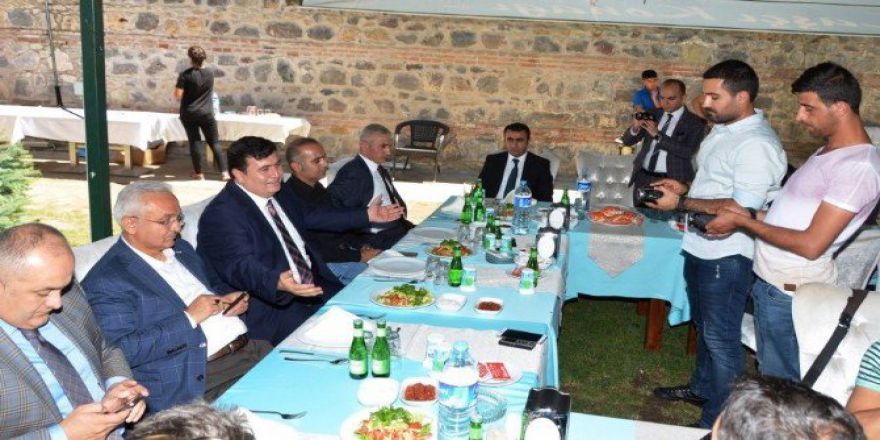 Vali Arslantaş Gazeteciler İle Buluştu