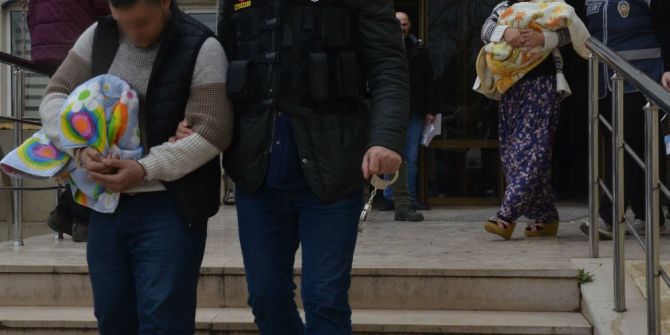 Uyuşturucu Taciri 20 Günlük Bebeğiyle Gözaltına Alındı