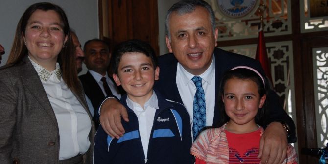 Silifke Kaymakamlığı Kitap Okuma Yarışmasında Başarılı Öğrencileri Ödüllendirdi