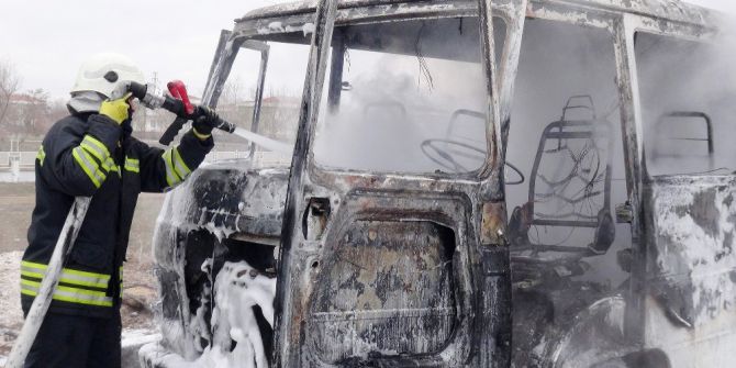 Satın Aldığı Minibüs Yanarak Kül Oldu
