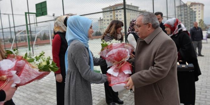 Vali Ahmet H. Nayir: Aklının Kullanan Ve Eleştirebilen Bir Nesle İhtiyacımız Var
