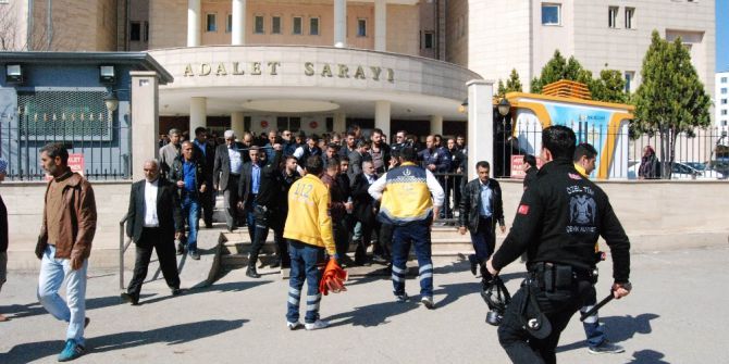 Cinayet Davası Öncesi Adliye Karıştı: 3’ü Polis 6 Yaralı