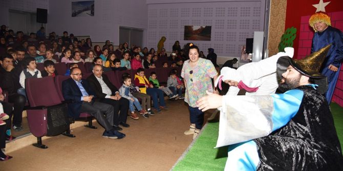 Kartepeli Minikler “Uykusuz Kural” Tiyatro Oyununu İzledi