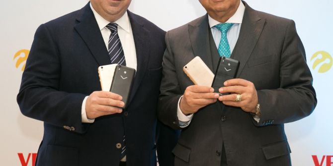 Vestel, Turkcell İçin Özel Ürettiği Telefonu Tanıttı