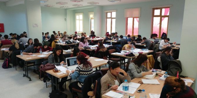 Gecesi Gündüzü Olmayan Kütüphane