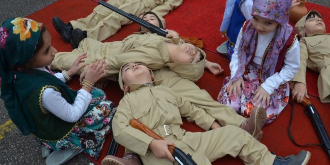 Miniklerden Çanakkale Savaşı Gösterisi