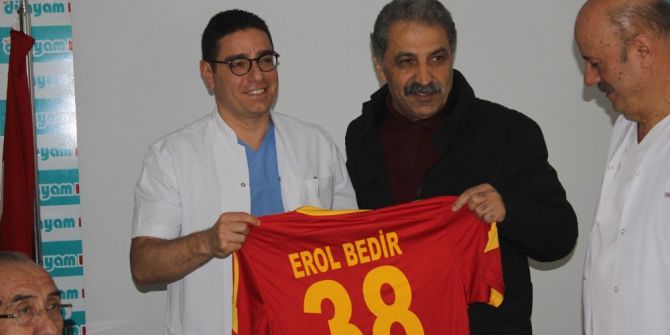 Başhekim Erol Bedir’e Sürpriz Doğum Günü Kutlaması