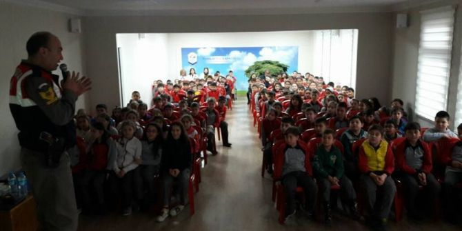 Jandarma’dan Çocuklara Trafik Dersi