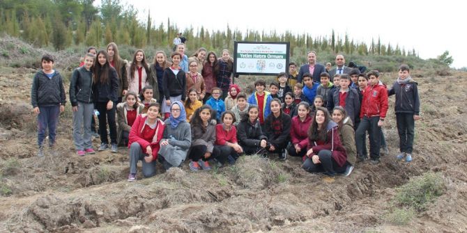 Manisalı Öğrenciler Yetimlere Sahip Çıkıyor