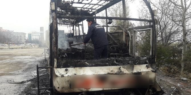 Atıl Durumdaki Otobüs Yandı