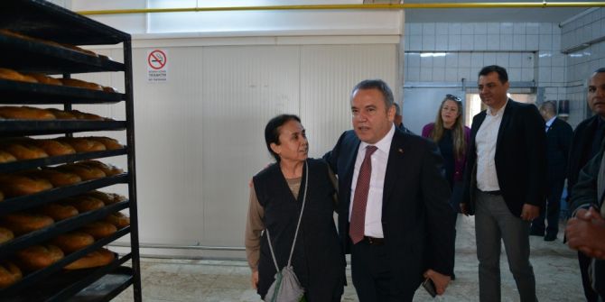 Başkan Böcek, Halk Ekmek Fırınını Denetledi