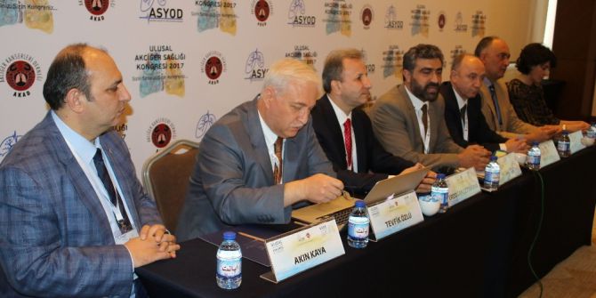 "Elektronik Sigara, Sigara Alışkanlığını Pekiştiriyor"