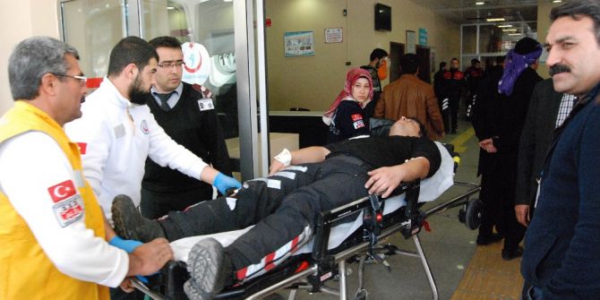 Polisler Kaza Yaptı: 3 Yaralı