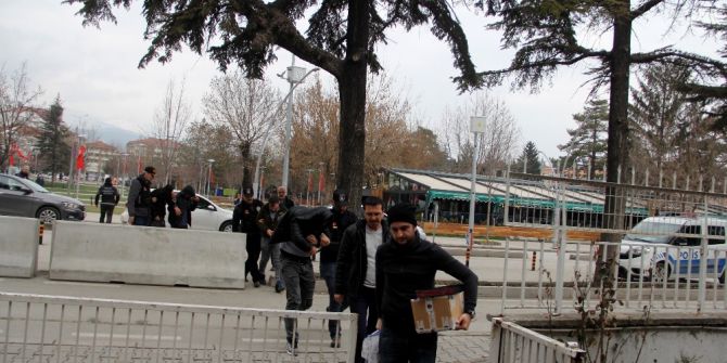 Uyuşturucu Operasyonunda 4 Kişi Adliyeye Sevk Edildi