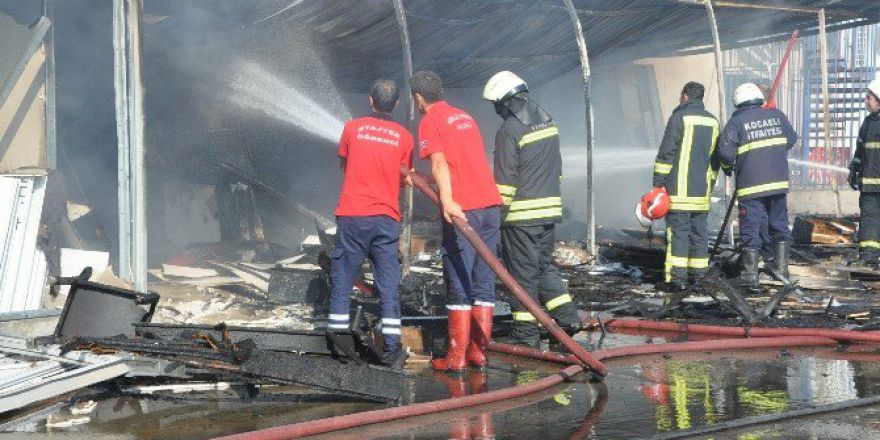 Spotçular Çarşısı’nın Deposu Alev Alev Yandı