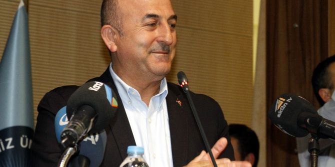 Bakan Çavuşoğlu’na Üniversite Öğrencilerinden Büyük Sürpriz