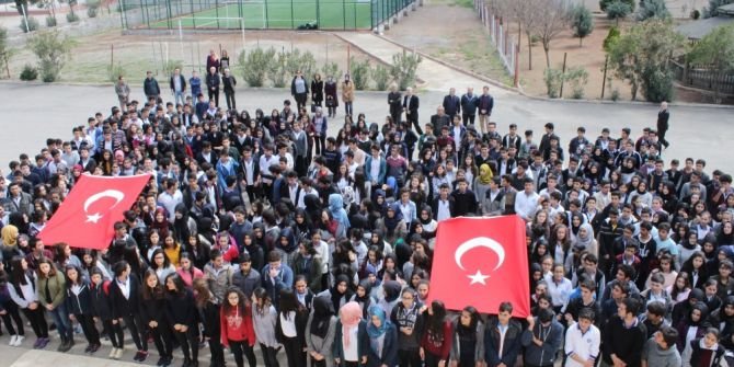 Öğrenci Ve Öğretmenler Çanakkale Marşı’nı Okudu