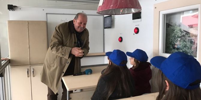 Öğrenciler 7.4 Şiddetindeki Depremi Yaşadı