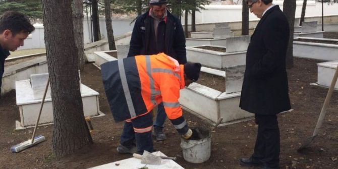 Bozüyük Belediyesi’nden Şehitliklere Bakım