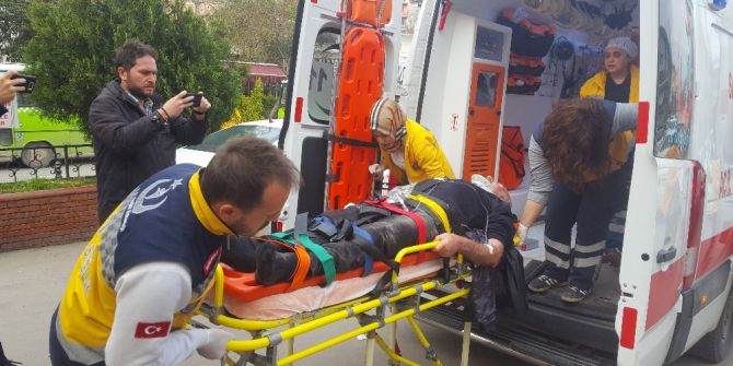 Karşıdan Karşıya Geçmek İsteyen Adama Otomobil Çarptı