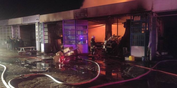 Kuşadası’nda İş Yeri Yangını; 1 Ölü