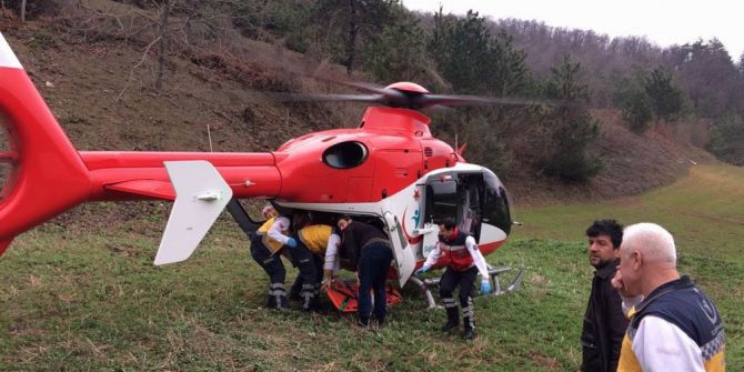Ağaçtan Düşüp Yamaçtan Yuvarlanan Yaşlı Adamın Yardımına Helikopter Yetişti
