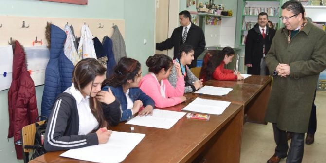 Öğrencilerinden Başkan Tiryaki’ye Şarkılı Karşılama