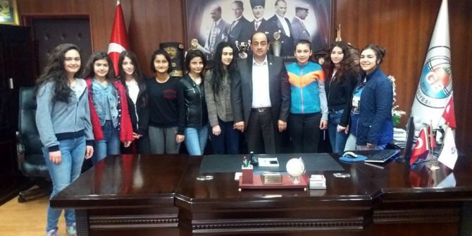 Gülüçlü Genç Kızlar Başkan Demirtaş’a Teşekküre Geldi