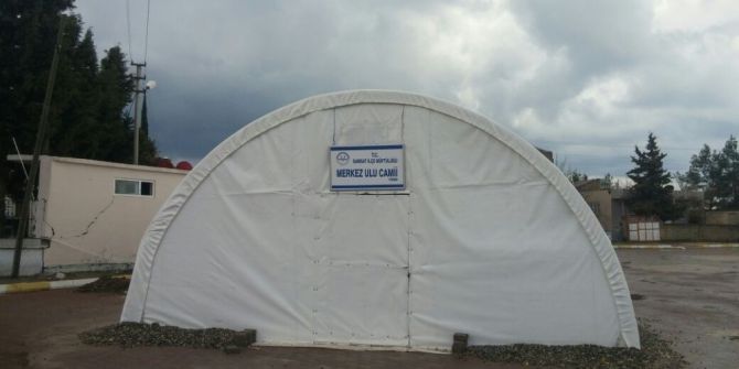 Depremin Vurduğu Samsat’ta Çadırda Namaz