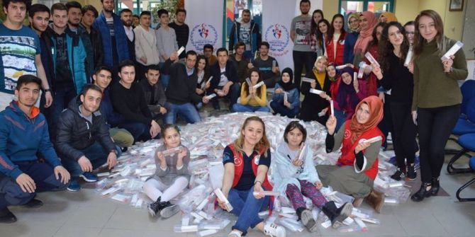 İhtiyaç Sahibi Öğrenciler İçin Kırtasiye Malzemeleri Topladılar