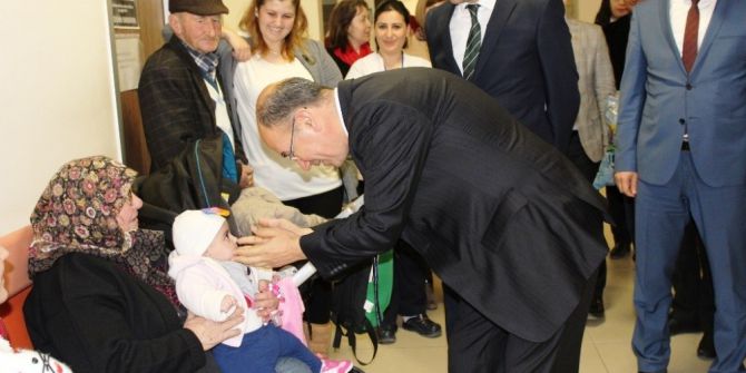 Hem Kursiyerlerinin Ürettikleri Oyuncaklar Hasta Çocukları Sevindirdi