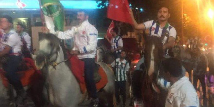 Cirit Atları Demokrasi İçin Yürüdü