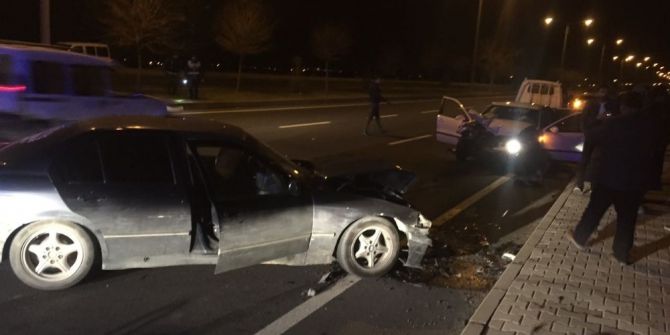 Ters Yöne Girdi, Kaza Yapınca Kaçtı