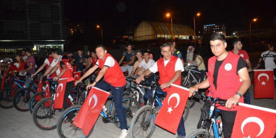 Siirtli Gençler, Demokrasi Şehitleri İçin Pedal Çevirdi